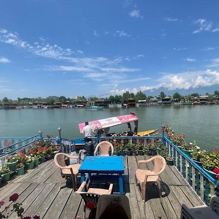 Mossess Group Of Houseboats Hotel Srinagar  Bagian luar foto