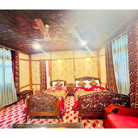 Mossess Group Of Houseboats Hotel Srinagar  Bagian luar foto