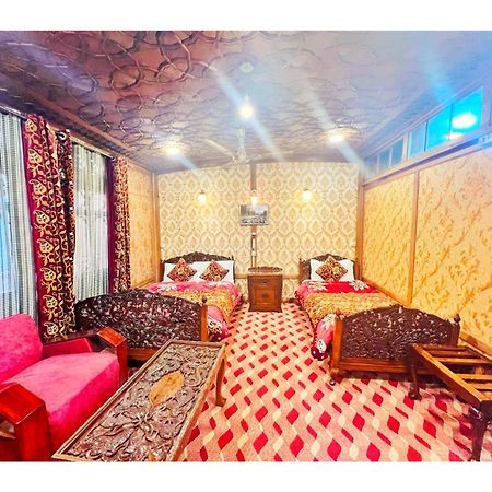 Mossess Group Of Houseboats Hotel Srinagar  Bagian luar foto