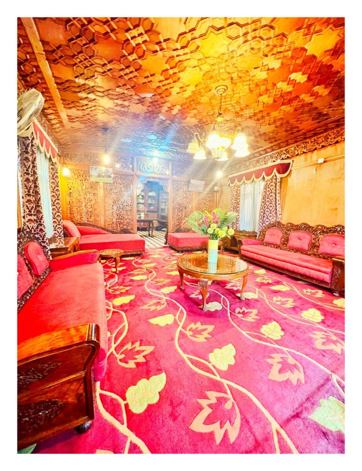 Mossess Group Of Houseboats Hotel Srinagar  Bagian luar foto