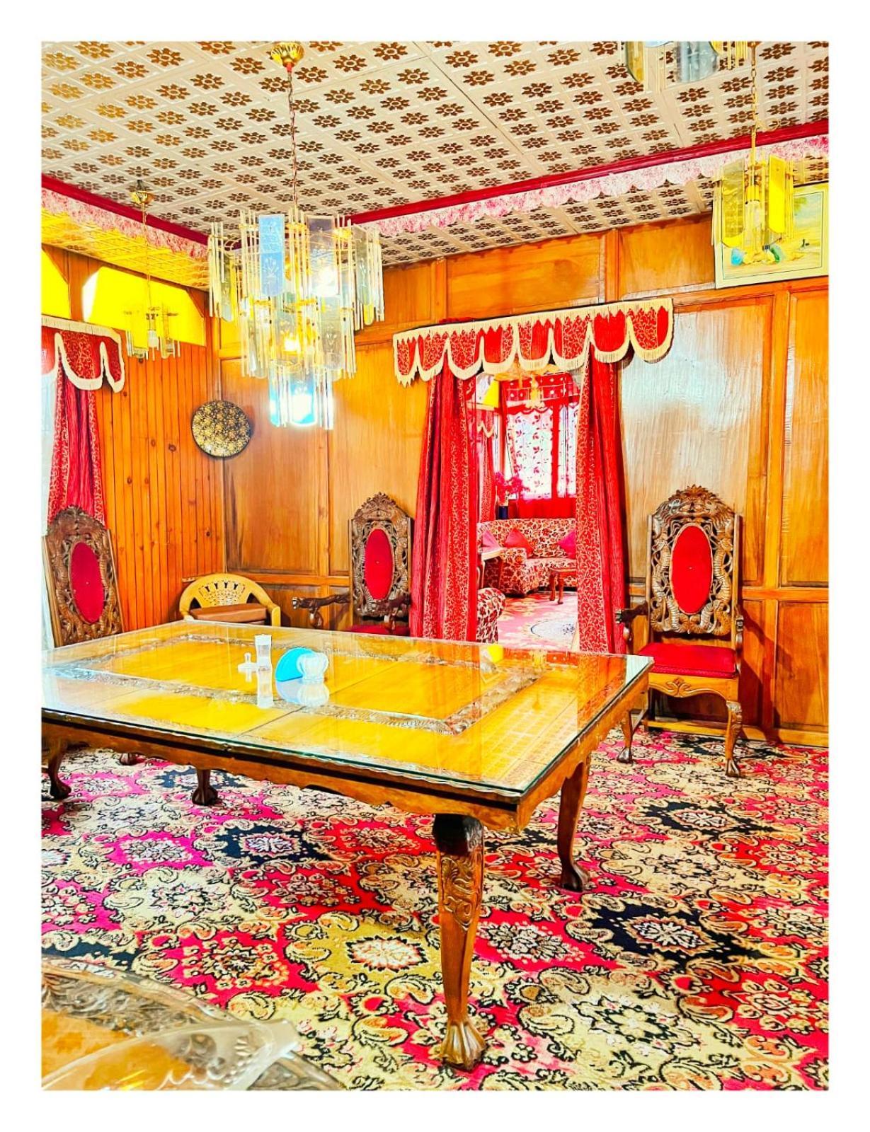 Mossess Group Of Houseboats Hotel Srinagar  Bagian luar foto