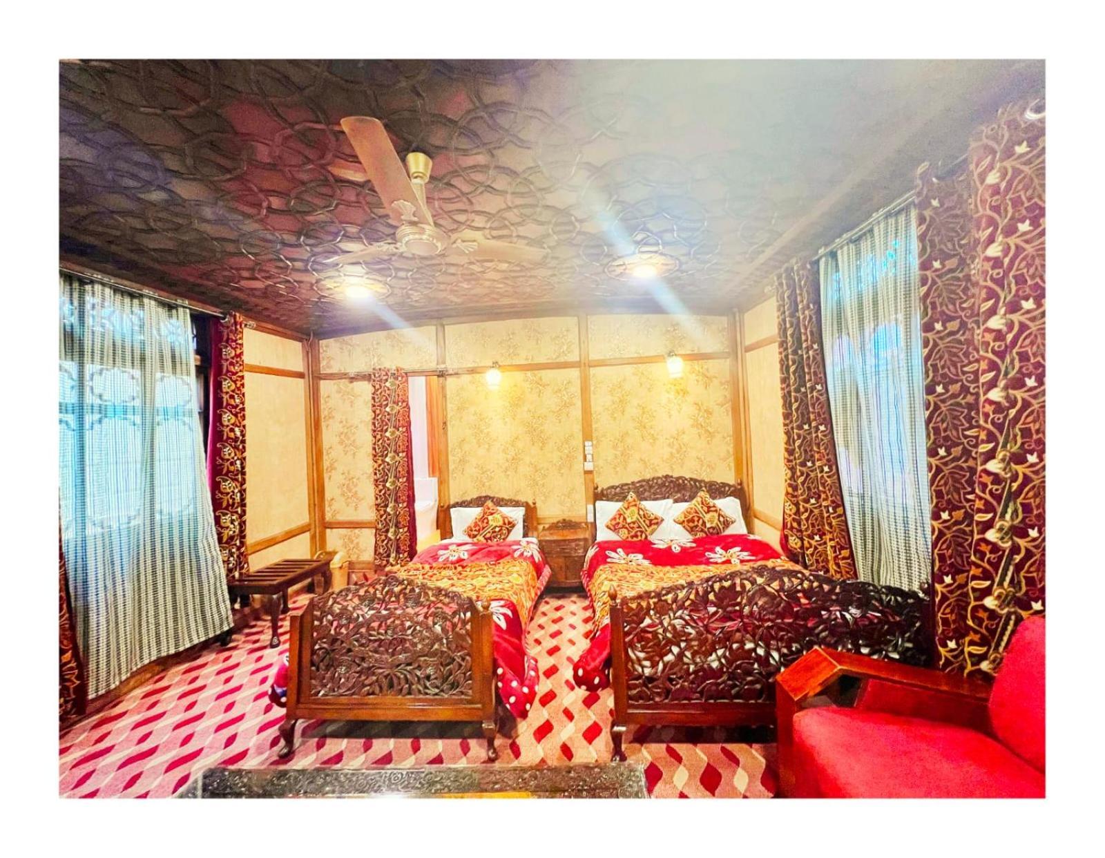 Mossess Group Of Houseboats Hotel Srinagar  Bagian luar foto