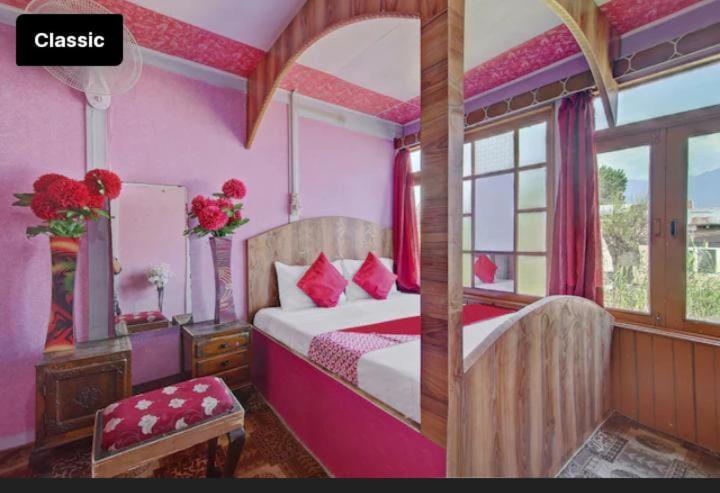Mossess Group Of Houseboats Hotel Srinagar  Bagian luar foto