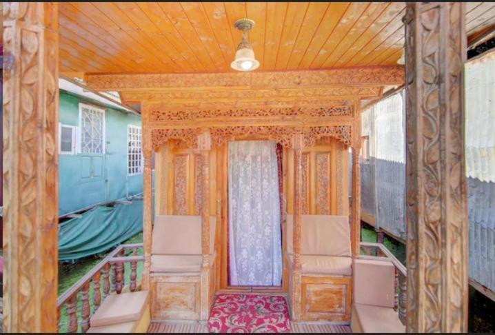 Mossess Group Of Houseboats Hotel Srinagar  Bagian luar foto