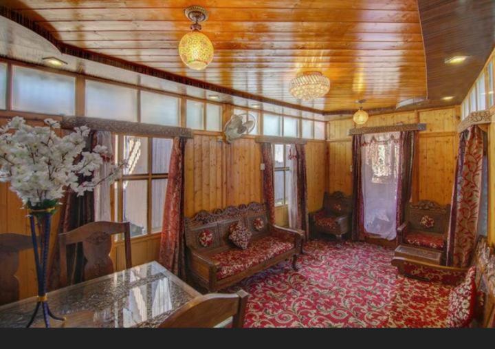 Mossess Group Of Houseboats Hotel Srinagar  Bagian luar foto
