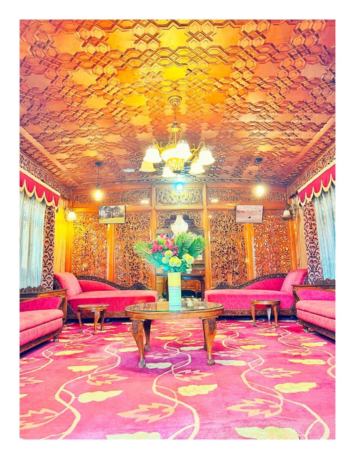 Mossess Group Of Houseboats Hotel Srinagar  Bagian luar foto